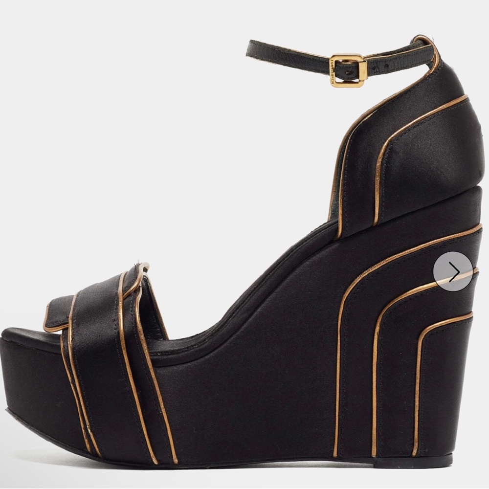 Elegant Black Wedge Sandals - Picture 6 of 6